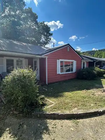 153 Mullins School Street, Pikeville, KY 41501