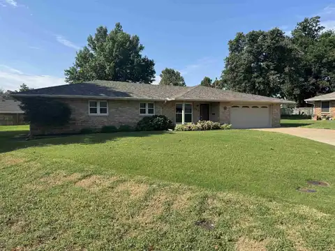 320 Parker Dr, Enid, OK 73701