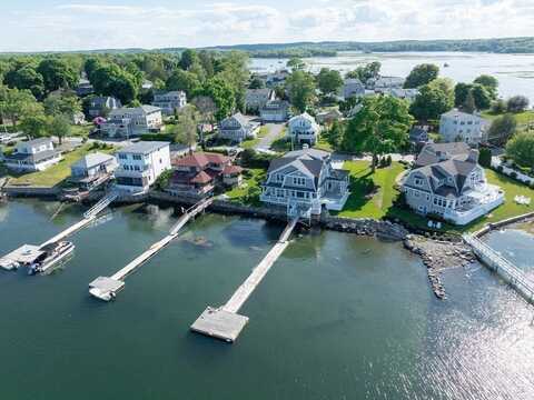 8 Riverside Rd, Gloucester, MA 01930