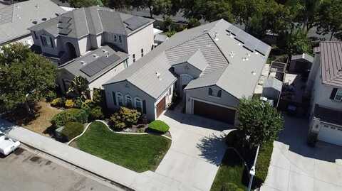 5688 Christine Avenue E, Fresno, CA 93727