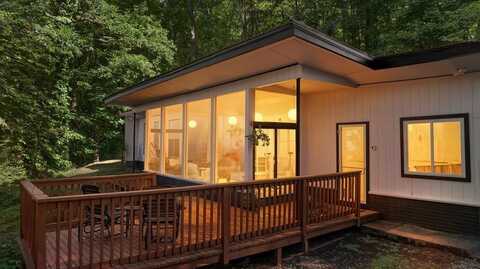 103 RIVERWOOD DR, Sylva, NC 28779