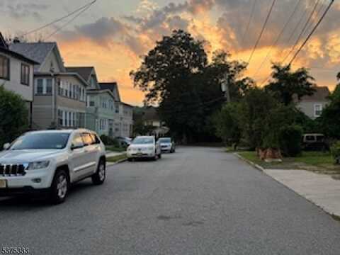 13 Wilfred St, Montclair, NJ 07042