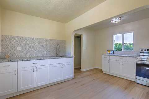 822 Lewis Avenue SW, Albuquerque, NM 87102