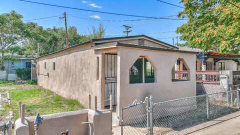 822 Lewis Avenue SW, Albuquerque, NM 87102