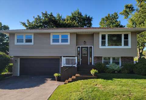 901 Iroquois Drive, Crown Point, IN 46307