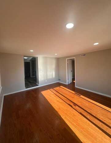 454 S Greenwich Street, Valparaiso, IN 46383