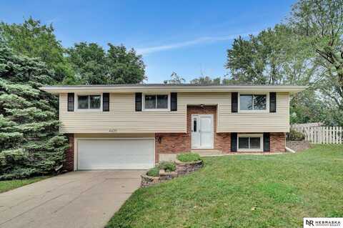 8420 Sandalwood Drive, Lincoln, NE 68520