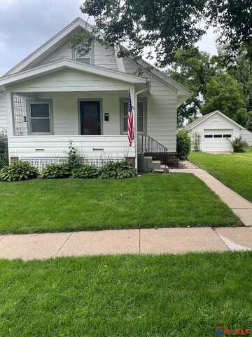 831 S Adams Street, Papillion, NE 68046