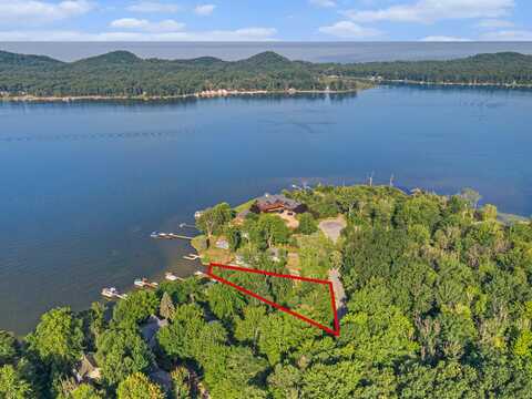 7035 Harbor Drive, Pentwater, MI 49449