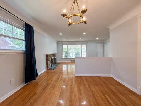 2082 Vernier Road, Grosse Pointe Woods, MI 48236