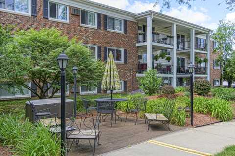 806 W Michigan Avenue, Jackson, MI 49202