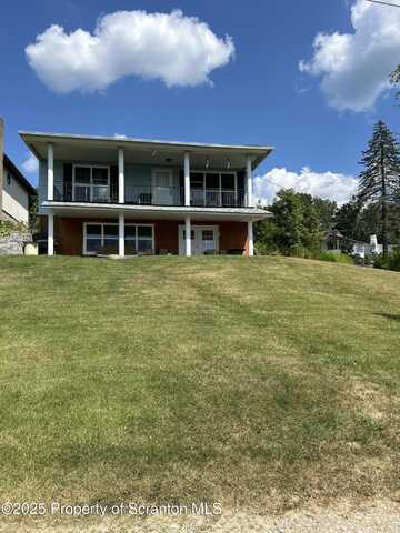 41 Chapman Road, Jermyn, PA 18433