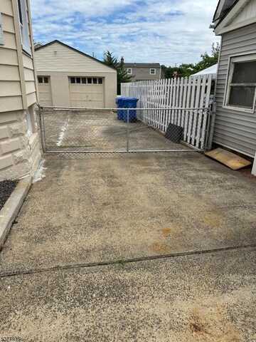 36 3Rd Ave, Apt B, Woodbridge, NJ 07064