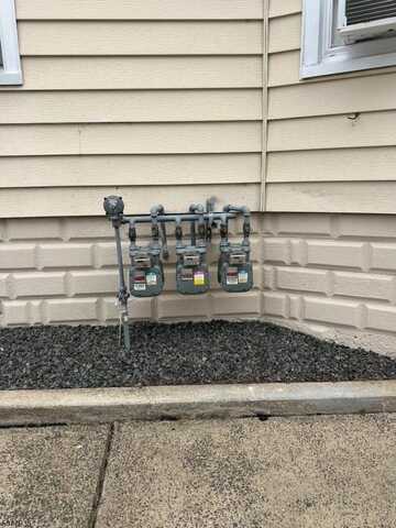 36 3Rd Ave, Apt B, Woodbridge, NJ 07064