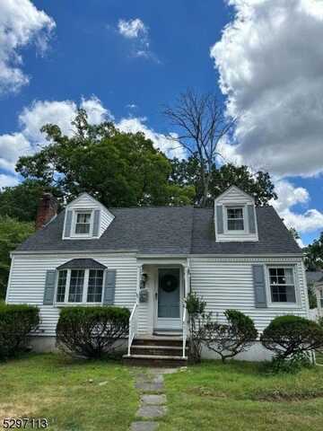 88 Chestnut Dr, Wayne, NJ 07470