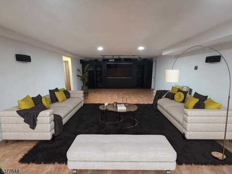86 Keer Ave, Newark, NJ 07112