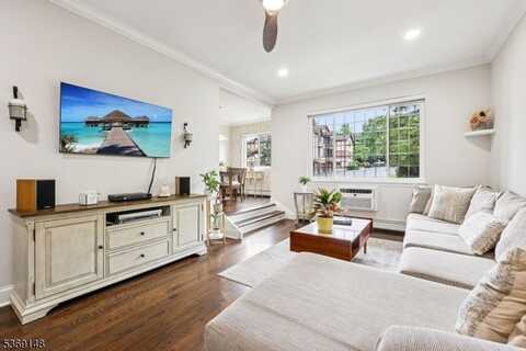 14a Kensington Rd, Chatham, NJ 07928
