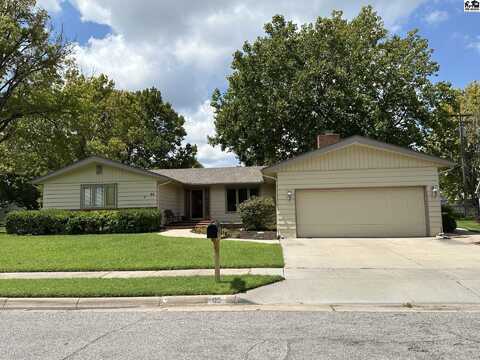65 Eastwood Dr, Hutchinson, KS 67502