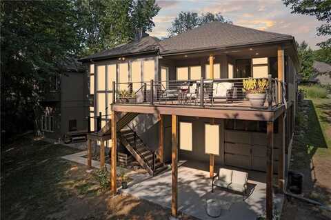 10301 NW River Hills Court, Parkville, MO 64152