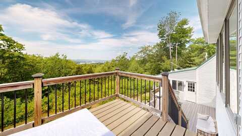 26 Squiers Alley, Nobleboro, ME 04555