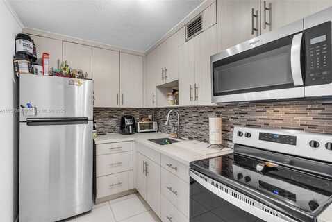 8501 NW 8th St, Miami, FL 33126