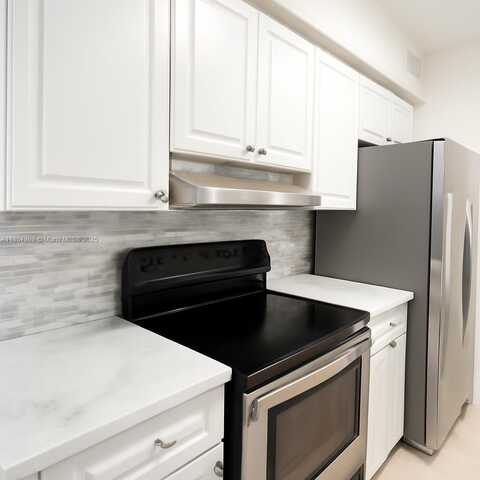 8713 SW 5th St, Pembroke Pines, FL 33025