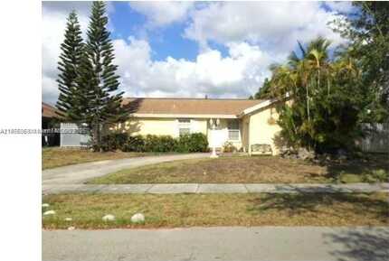 15640 SW 113 Ave, Miami, FL 33157