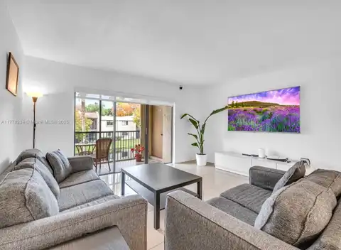398 Lakeview Dr, Weston, FL 33326