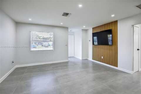 6861 NW 24th St, Sunrise, FL 33313