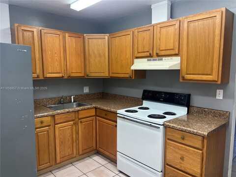 9203 NW 38th Dr, Coral Springs, FL 33065