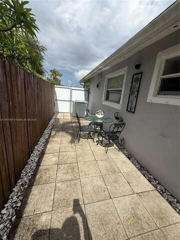 2231 N 66th Ave, Hollywood, FL 33024