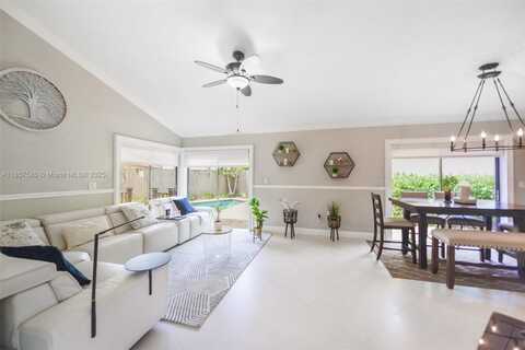 11300 SW 4th St, Pembroke Pines, FL 33025