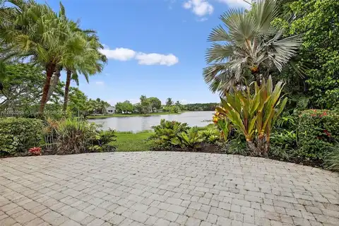 372 Cameron Dr, Weston, FL 33326