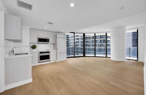 45 SW 9th St, Miami, FL 33130