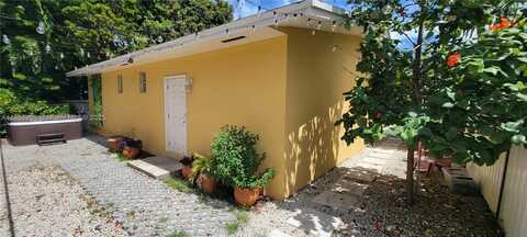985 SW 10th St, Miami, FL 33130
