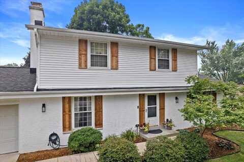 507 Rawlins Dr, Waukesha, WI 53188