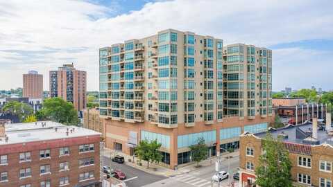 1550 E Royall Pl, Milwaukee, WI 53202
