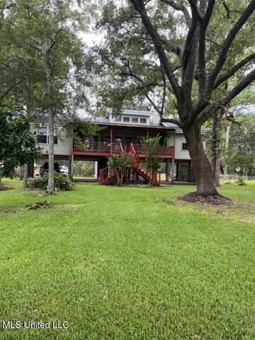 9005 Simmons Circle, Ocean Springs, MS 39564