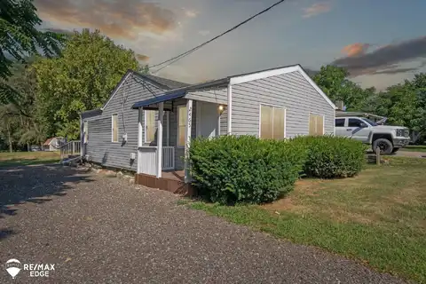 2465 Stockbridge, Burton, MI 48509