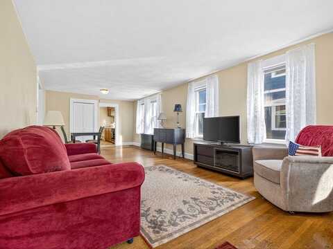 9 Farragut Ave, Somerville, MA 02144