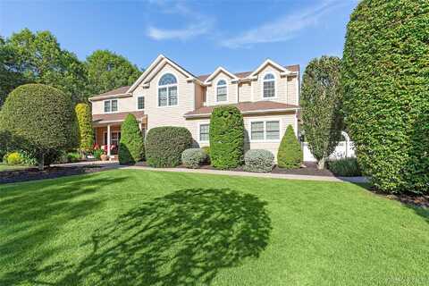 3 Steven Path, Center Moriches, NY 11934