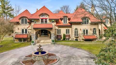 12 Sloanes Court, Sands Point, NY 11050
