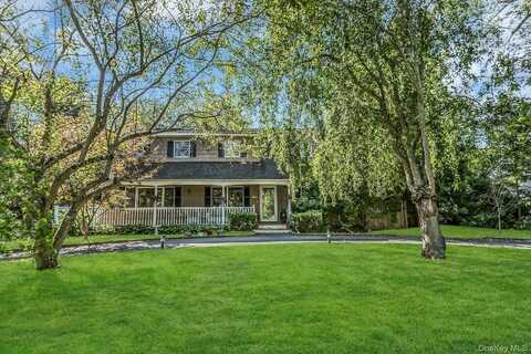 142 Maplewood Road, Huntington Station, NY 11746