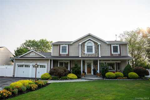 209 Blue Point Road, Oakdale, NY 11769