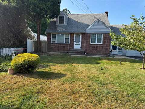 29 Dorchester Street, Huntington Station, NY 11746