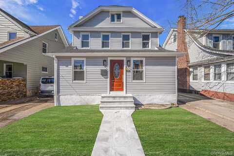 20 Colonial Road, Floral Park, NY 11001