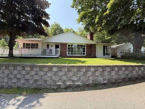 285 Auburn Road, Peru, ME 04290