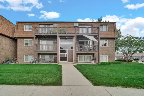104 boardwalk Street, Elk Grove Village, IL 60007
