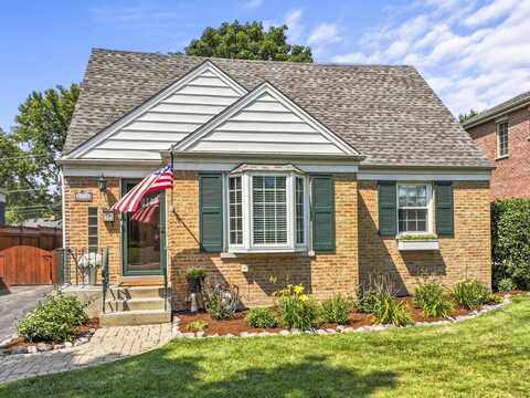2140 Walnut Court, Glenview, IL 60025