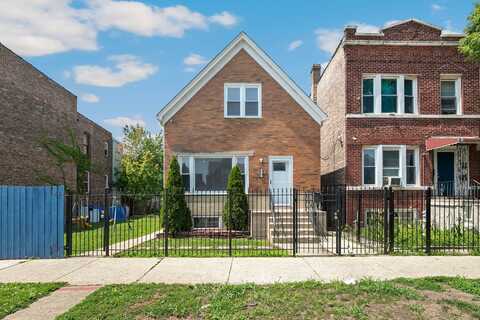 930 N Central Park Avenue, Chicago, IL 60651